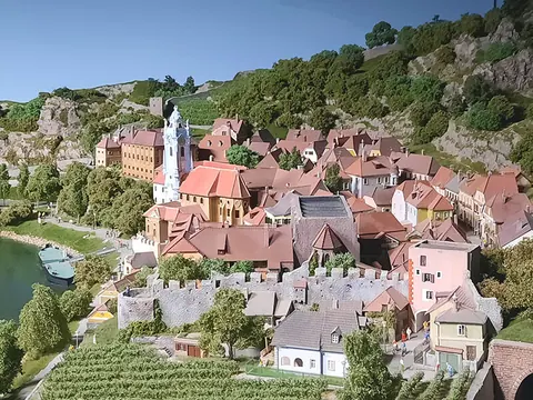 Dürnstein von oben mit Weinbergen