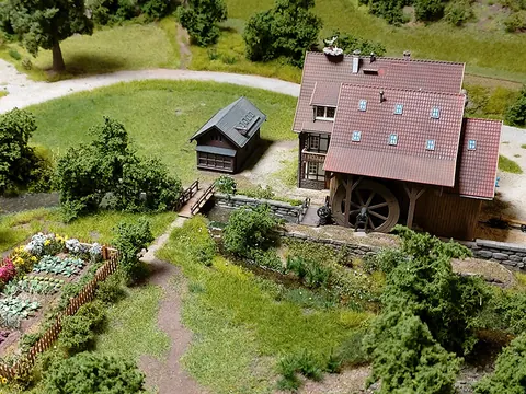 Wassermühle mit Gemüsegarten